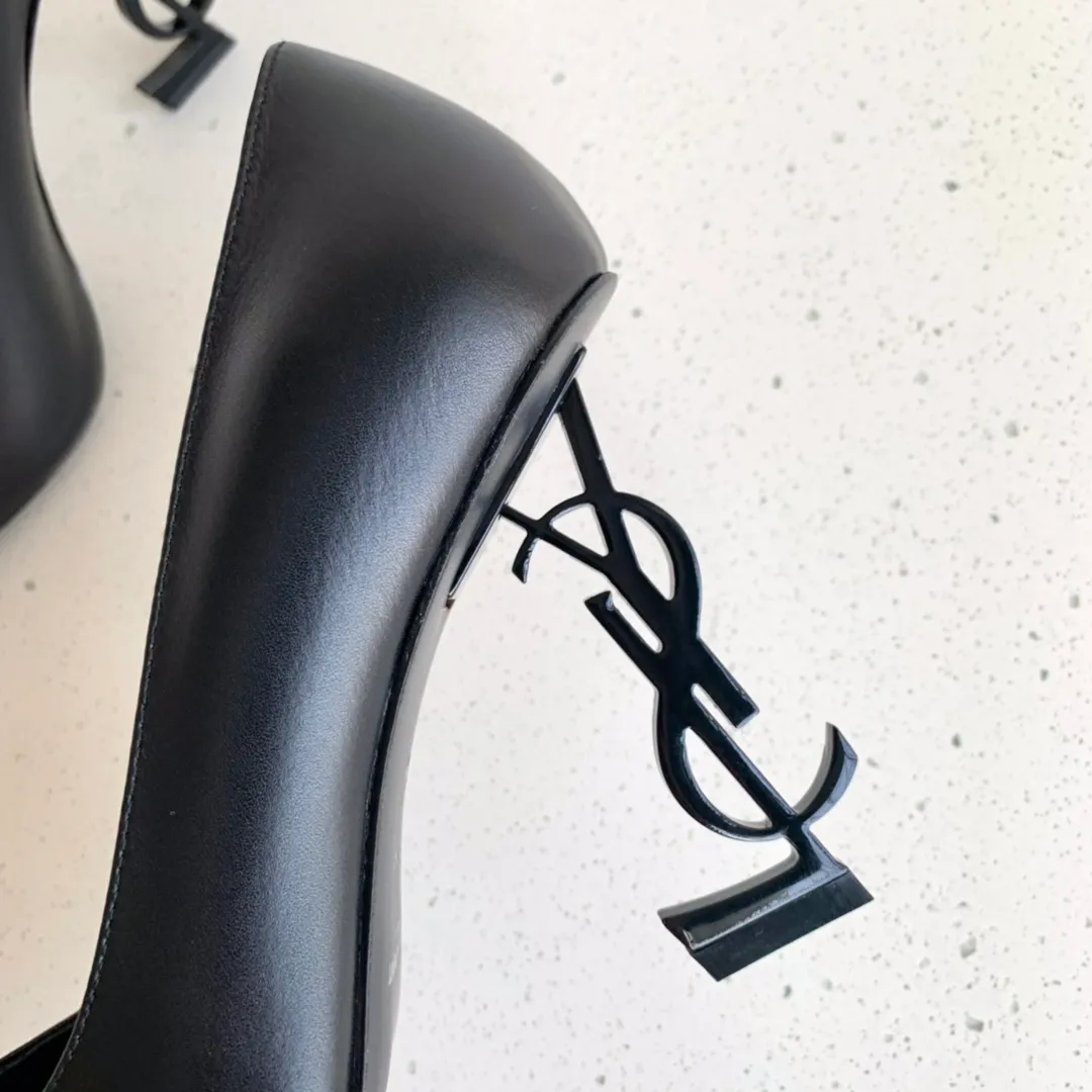 👟👟Ex-factory price 560👟👟 SAINT LAUREN*Yves Saint Laurent YSL poplar forest classic letter heel high-heeled shoes Only YSL understands women's hearts best and does not accept refutation🙅‍♂️Super invincible feminine artifact, a must-have for women (✅Z product full-body customization, own molded toe hardware, perfect consistency)⚠️Compare the differences between pictures and goods on the market Haha Upper: Customized imported cotton silk weaving/imported calf patent leather Lining: Imported sheep leather Sole: Imported genuine leather outsole Thickness: 9cm Color: black paint with gold, black leather with black Size: 35-39 (full set of packaging)